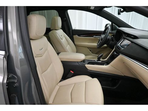 Used 2018 Cadillac XT5 Luxury w/ Driver Awareness Package image 16