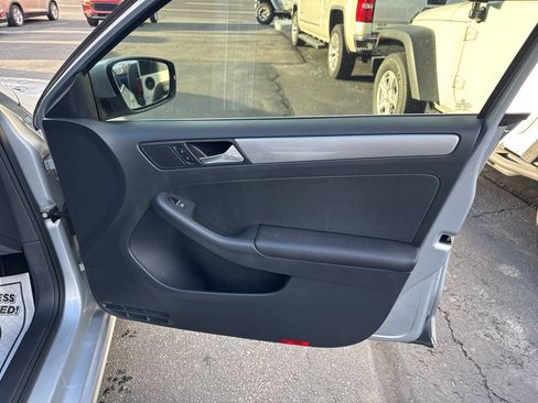 Used 2015 Volkswagen Jetta Sport FWD image 24