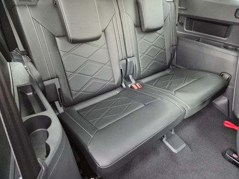 New 2026 Volkswagen Atlas SE FWD image 10