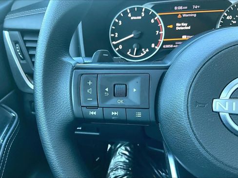 Used 2024 Nissan Rogue SV FWD image 24