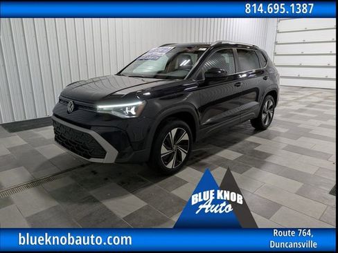 Used 2025 Volkswagen Taos SE image 1