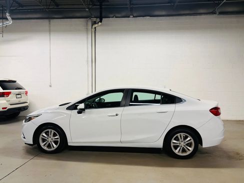 Used 2017 Chevrolet Cruze LT FWD image 5