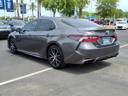 Used 2022 Toyota Camry SE FWD image 6
