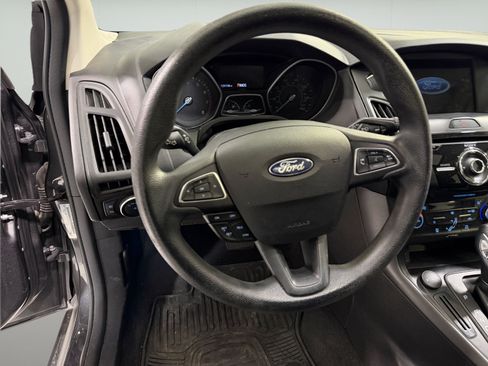 Used 2018 Ford Focus SEL FWD image 19