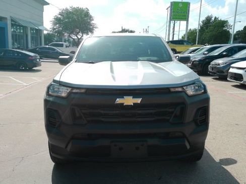 Used 2023 Chevrolet Colorado W/T RWD image 2