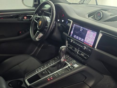 Used 2021 Porsche Macan AWD/4WD image 28
