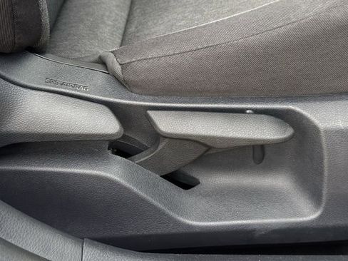 Used 2025 Toyota Camry LE image 31