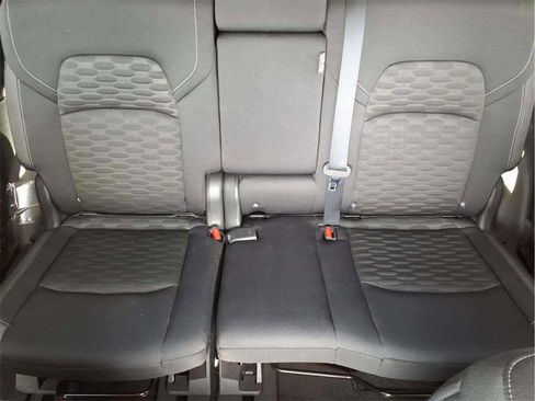 Used 2024 Nissan Pathfinder SV image 17