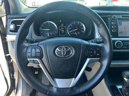 Used 2014 Toyota Highlander XLE AWD/4WD image 21