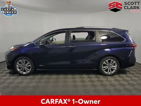 Used 2021 Toyota Sienna Platinum FWD image 5