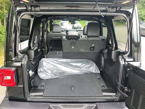 Used 2025 Jeep Wrangler Unlimited Sahara image 20