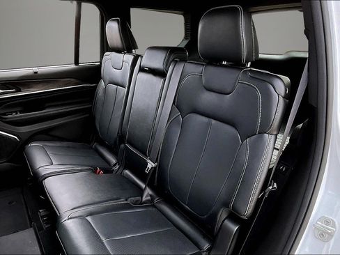 Used 2024 Jeep Grand Cherokee L Overland w/ Luxury Tech Group IV image 22