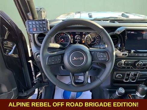 Used 2023 Jeep Gladiator Sport AWD/4WD image 40