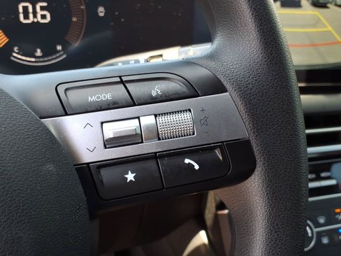 Certified 2025 Hyundai Santa Cruz SE FWD image 24