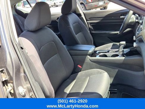 Used 2024 Nissan Altima 2.5 SV FWD image 17