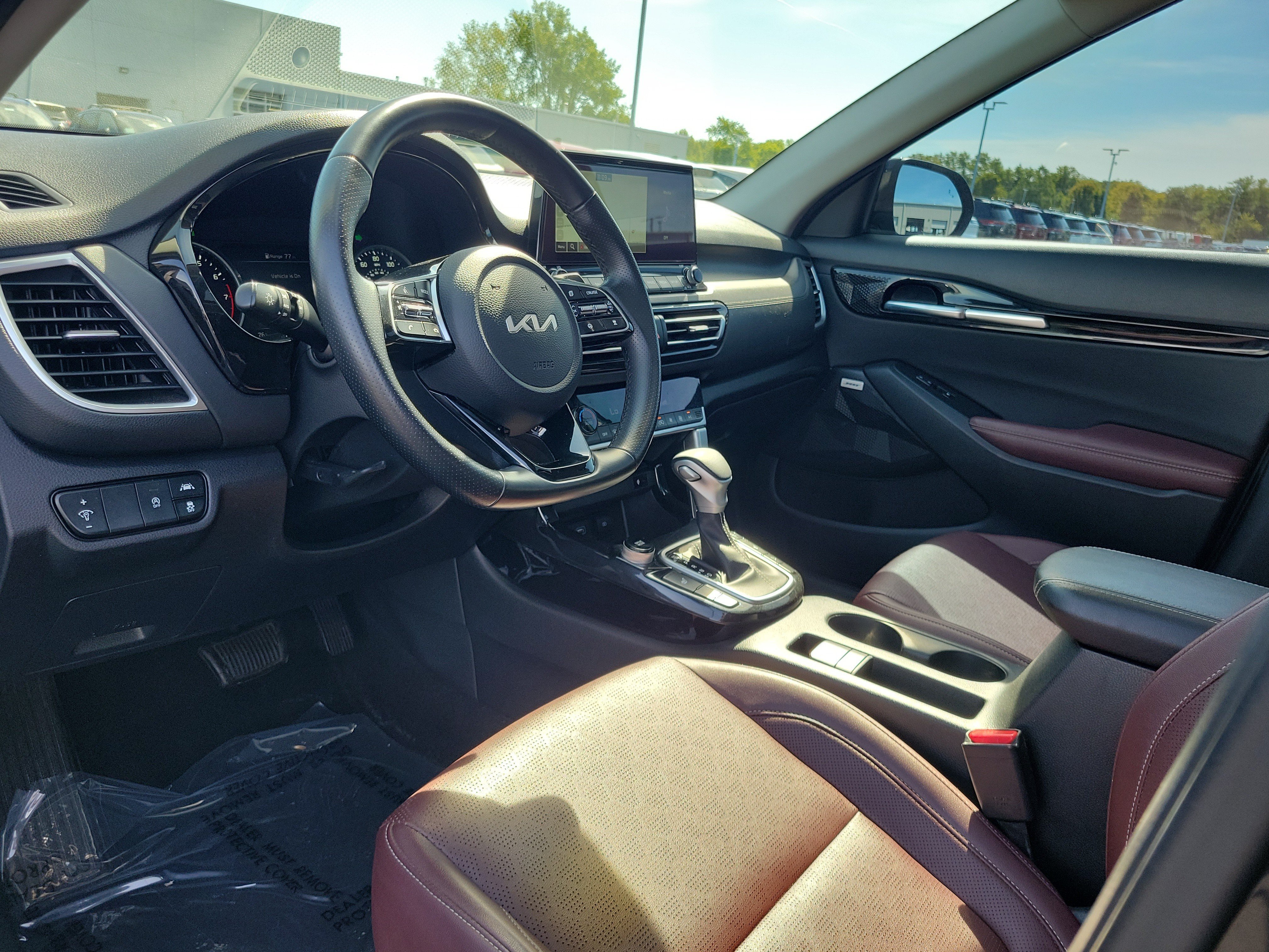 Used 2023 Kia Seltos SX w/ SX Sunroof Package AWD/4WD image 19
