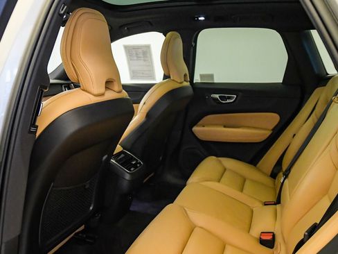 Certified 2023 Volvo XC60 B5 Ultimate w/ Climate Package FWD image 18