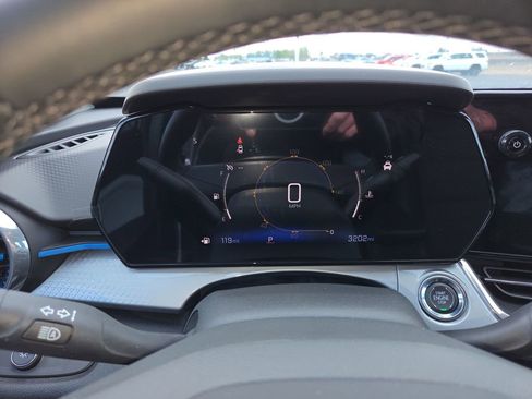 Used 2025 Chevrolet Trax LT w/ LT Convenience Package image 14