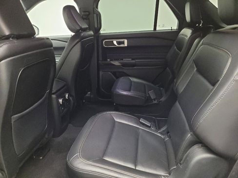 Used 2020 Ford Explorer XLT w/ Equipment Group 202A AWD/4WD image 18