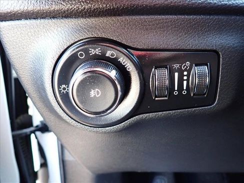 Used 2018 Jeep Compass Latitude w/ Popular Equipment Group AWD/4WD image 15