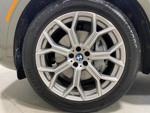 Used 2025 BMW X7 xDrive40i w/ Climate Comfort Package image 32