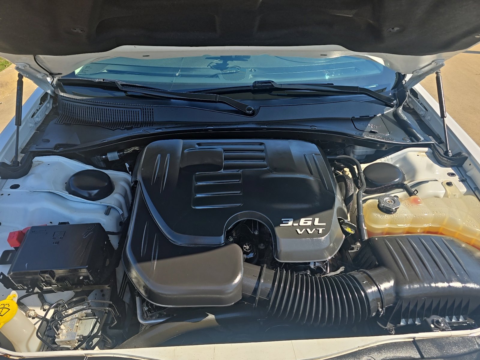 Used 2015 Chrysler 300 Limited RWD image 10