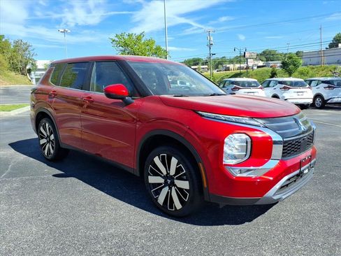 Used 2025 Mitsubishi Outlander SE FWD image 1
