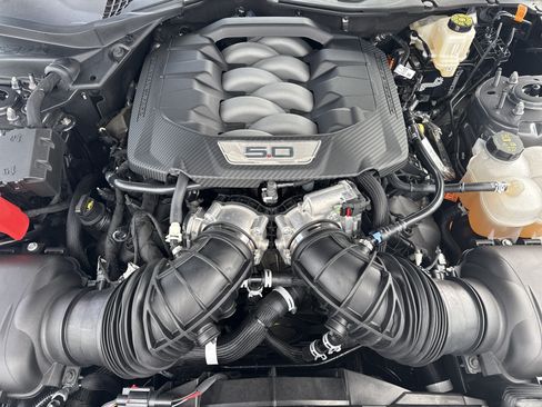 Used 2025 Ford Mustang GT Premium RWD image 33