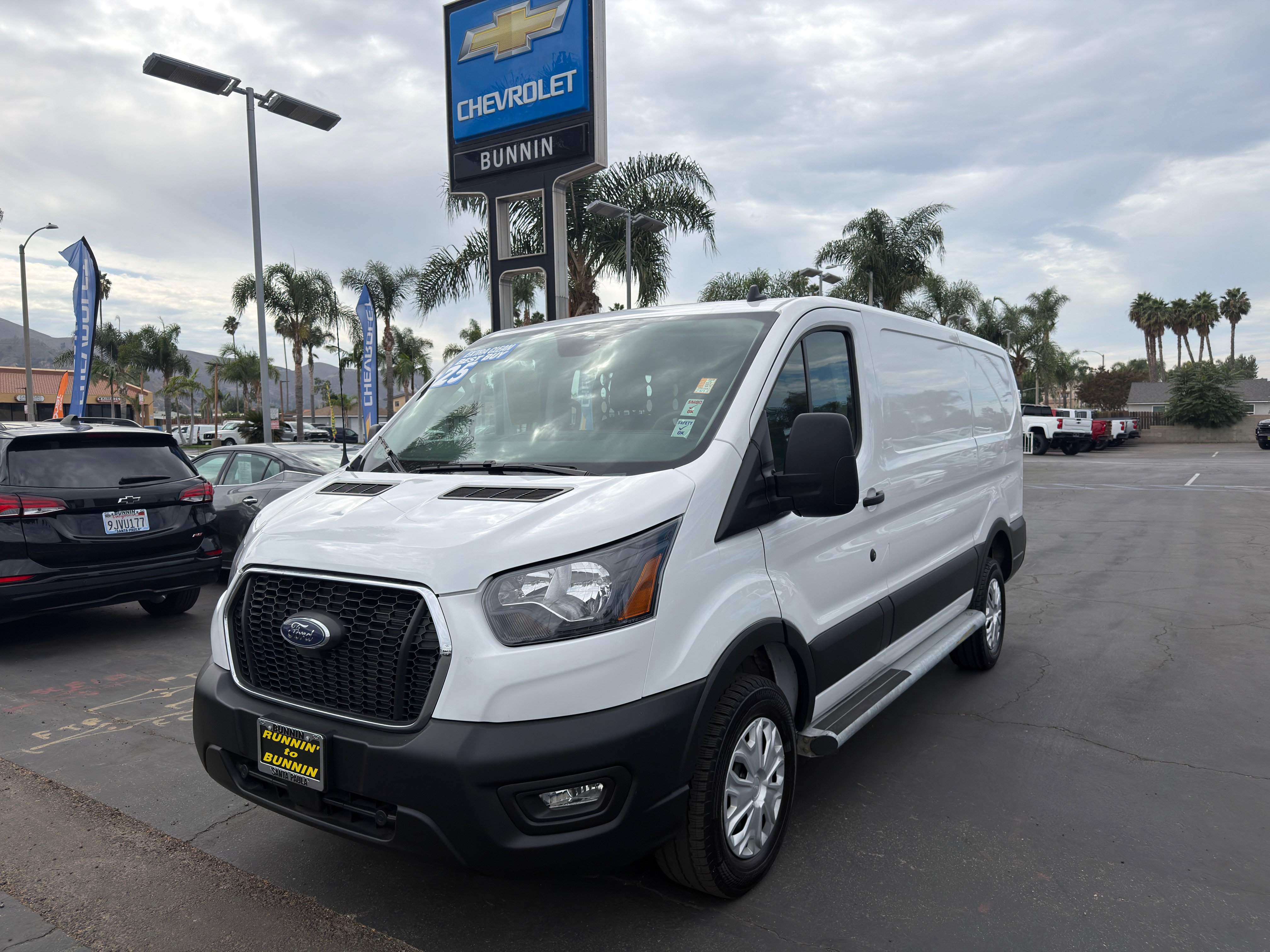 Used 2025 Ford Transit 250 Low Roof w/ Exterior Upgrade Package RWD image 4