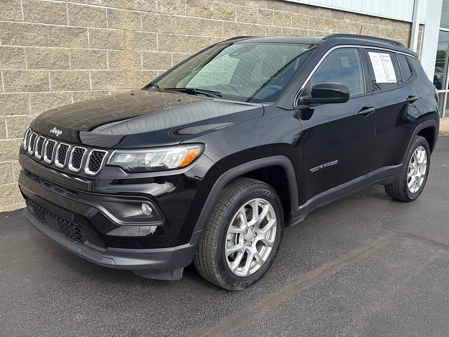 Used 2023 Jeep Compass Latitude w/ Sun and Sound Group AWD/4WD image 37