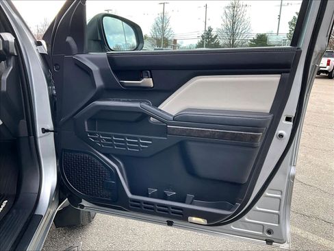 Used 2024 Toyota Tacoma Limited w/ Limited Package (LT) image 12