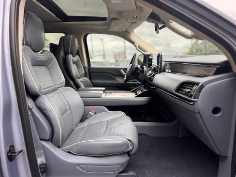 Used 2021 Lincoln Navigator Black Label w/ Special Edition Package AWD/4WD image 29