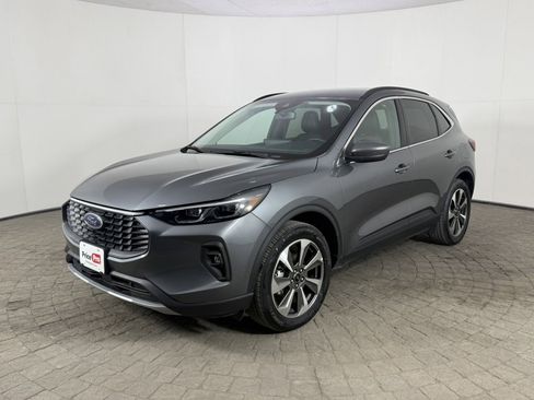 Certified 2025 Ford Escape Platinum AWD/4WD image 3