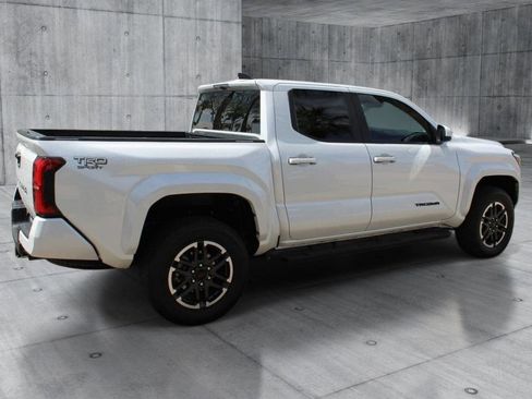 Used 2025 Toyota Tacoma TRD Sport AWD/4WD image 6