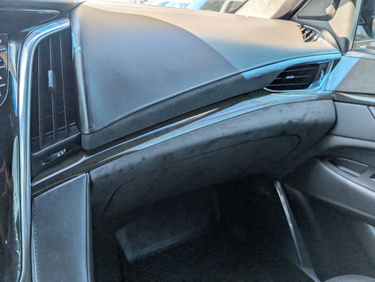 Used 2017 Cadillac Escalade ESV Platinum AWD/4WD image 32