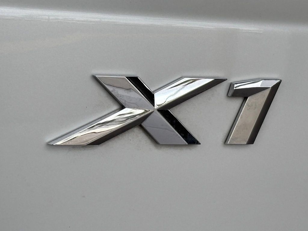 Used 2024 BMW X1 xDrive28i AWD/4WD image 11