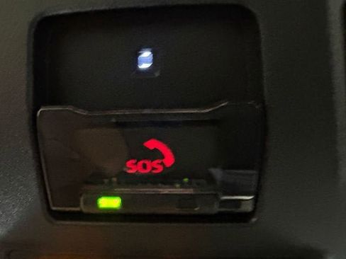 Used 2025 Toyota Crown Signia w/ Advanced Technology Package image 16