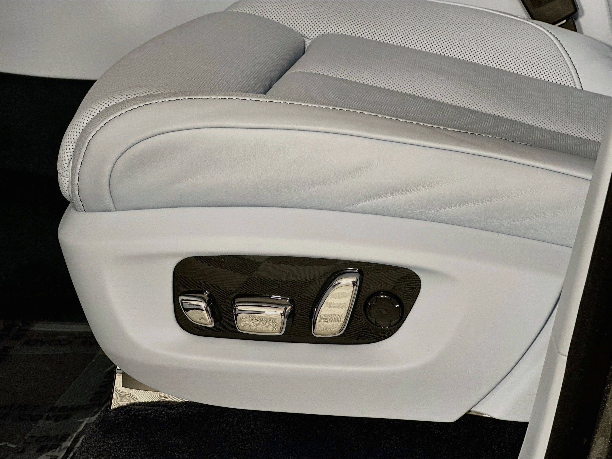 New 2027 Rolls-Royce Cullinan Black Badge AWD/4WD image 19