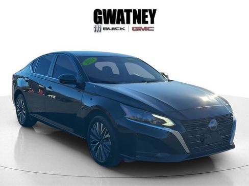 Used 2024 Nissan Altima 2.5 SV image 8