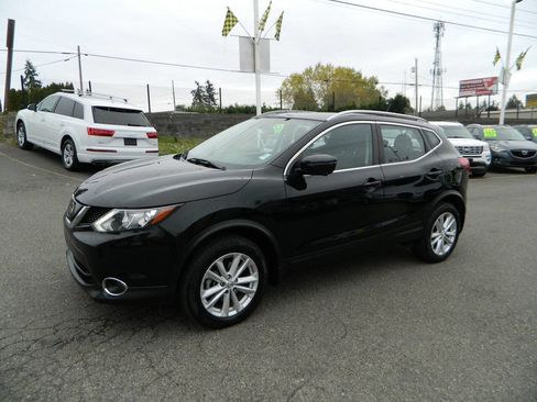 Used 2018 Nissan Rogue Sport SV w/ SV Technology Package image 4
