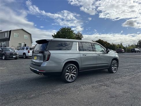 New 2026 Chevrolet Suburban High Country image 6