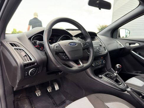 Used 2018 Ford Focus ST FWD image 22