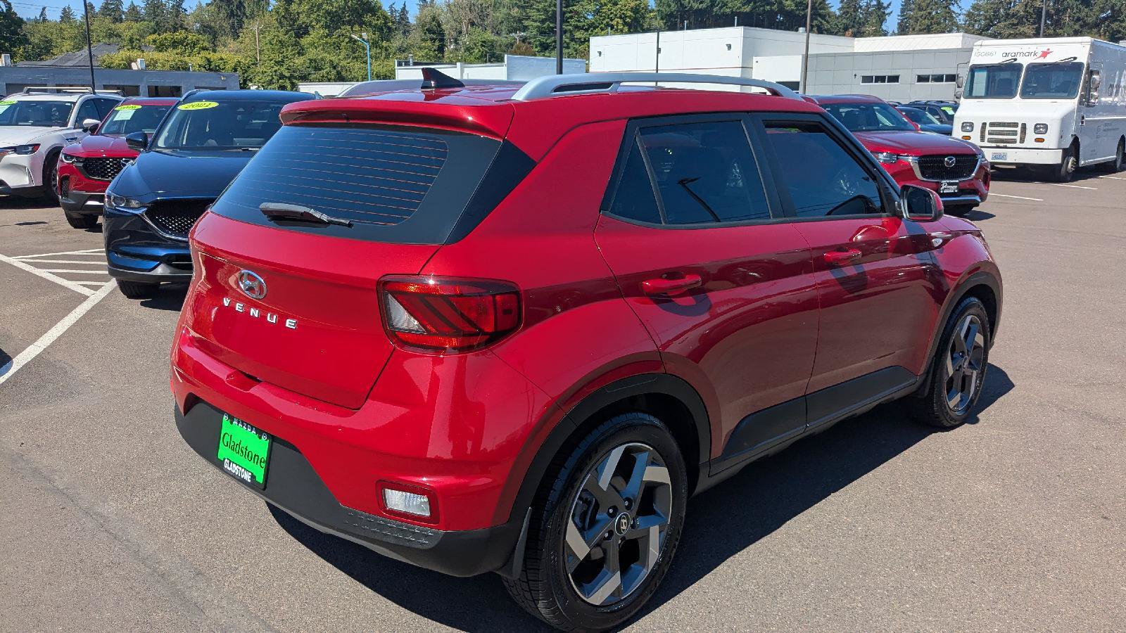 Used 2022 Hyundai Venue SEL FWD image 6