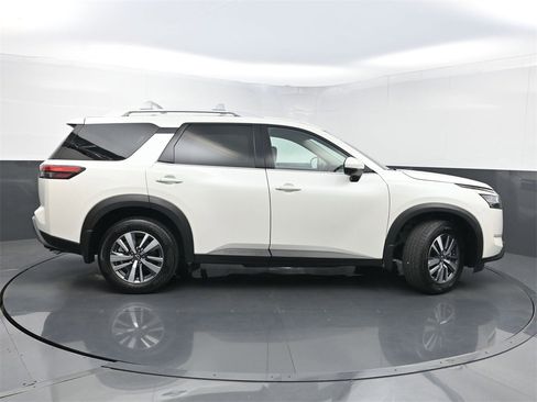 Used 2024 Nissan Pathfinder SL image 45