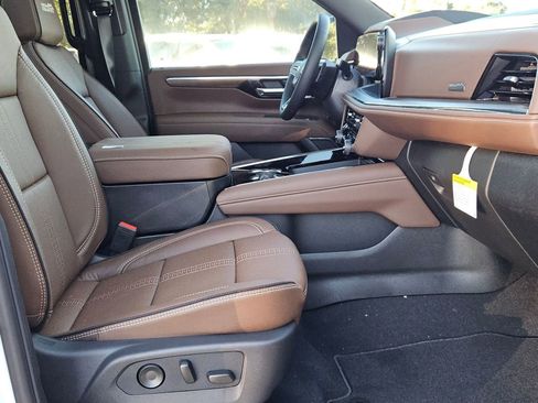 New 2026 Chevrolet Suburban High Country RWD image 24