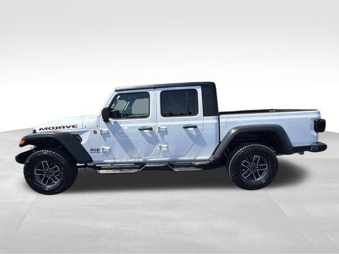 Used 2024 Jeep Gladiator Mojave w/ Technology Group AWD/4WD image 6