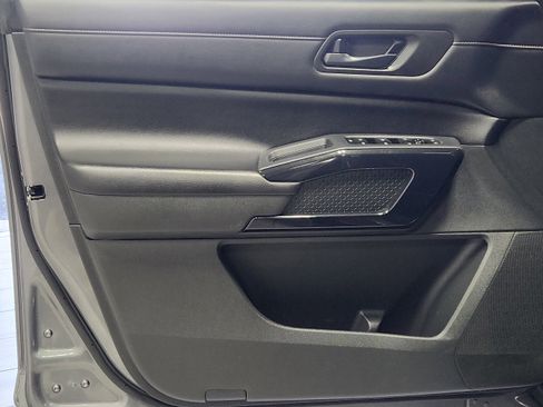 Used 2023 Nissan Pathfinder SV w/ SV Premium Package image 10