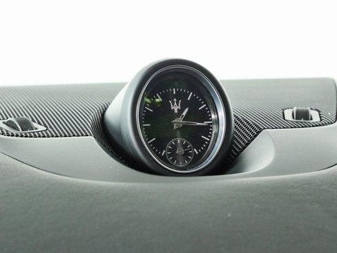 Used 2017 Maserati Levante w/ Luxury Package AWD/4WD image 18