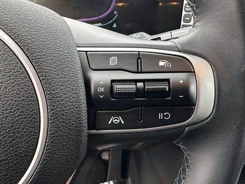 Used 2025 Kia Sportage EX image 11
