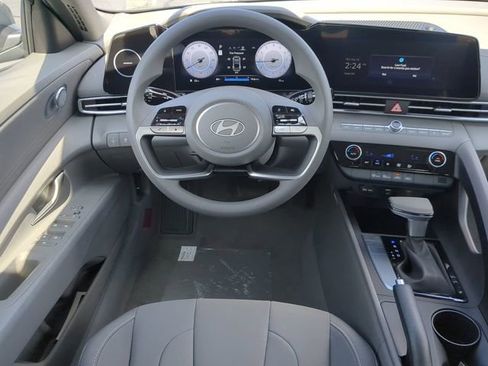 Used 2024 Hyundai Elantra SEL image 14